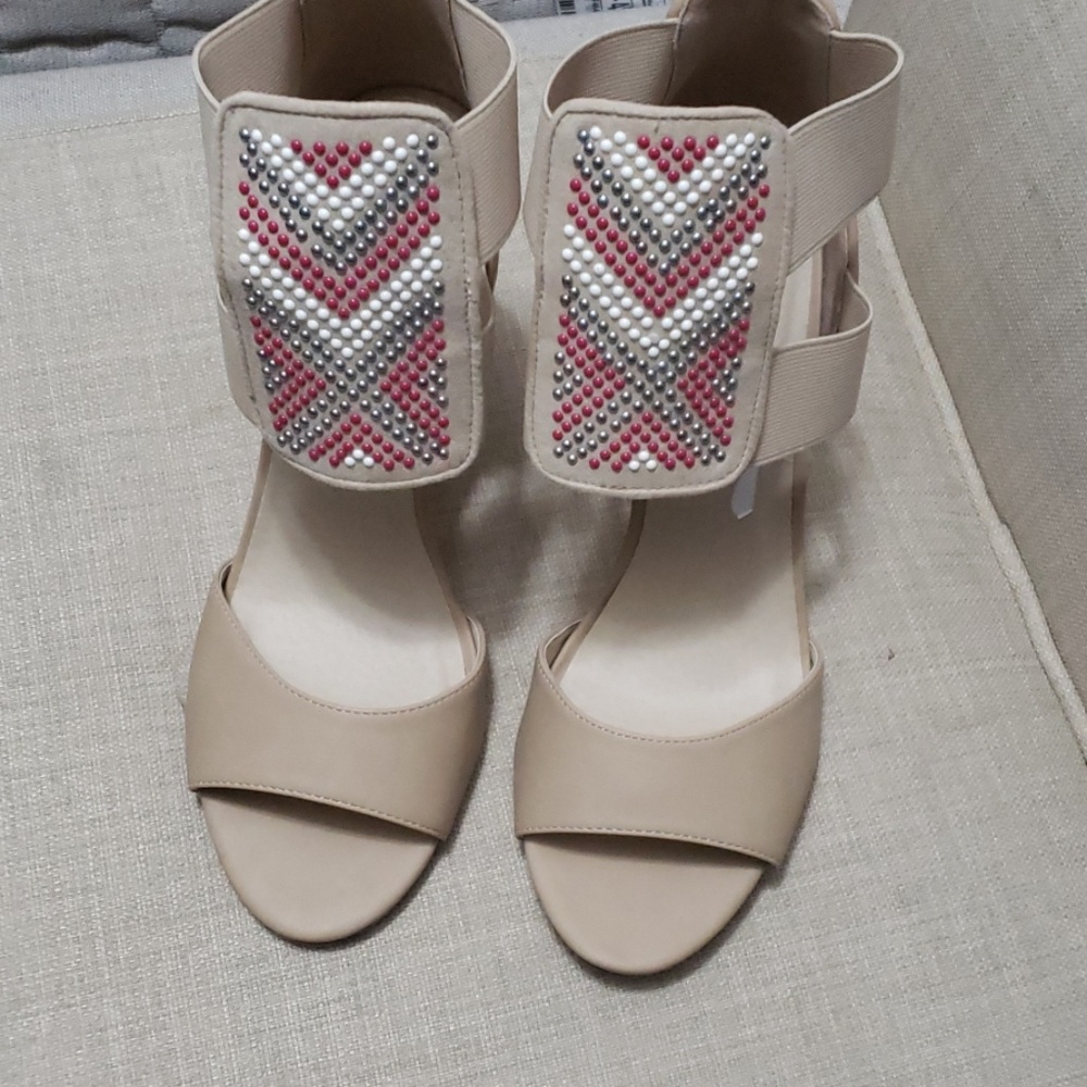 Ladies tan heels